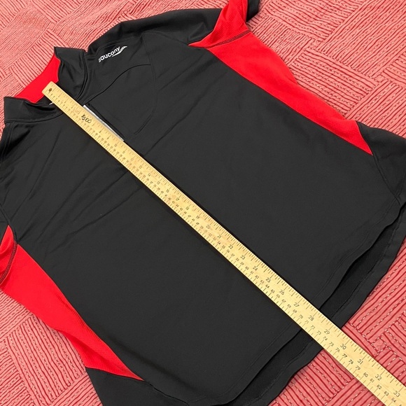 Saucony XL men’s sweater Performance with Quarter-Zip front pocket at top left. - Picture 12 of 16